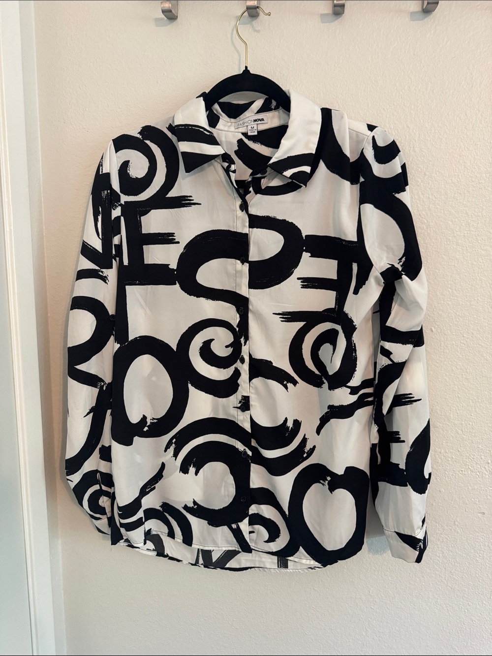 Fashion Nova White Button-Up Blouse with Black Abstract Swirl Print